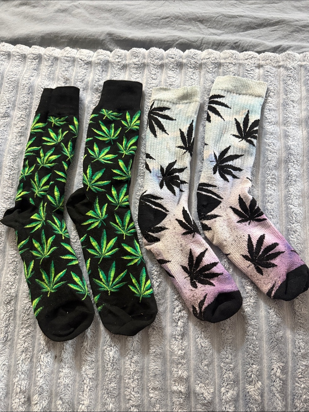 3/$20 - 2 Pairs Cannabis Leaf Print Crew Socks Black/Green & Pastel Tie-Dye